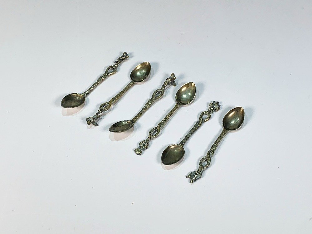 Seis Cucharitas de Metal para Café con Cabo Labrado y Decoración de Querubines