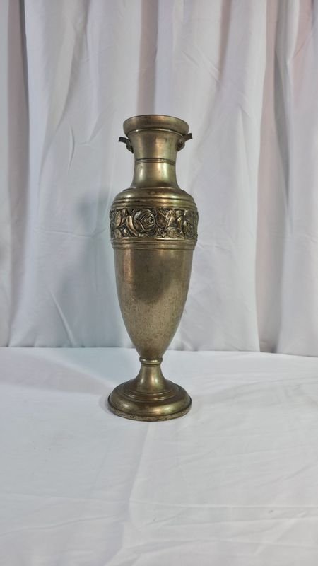 Ánfora Antigua de Peltre con Diseño Floral - imagen 1