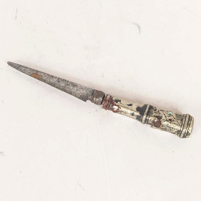 Cuchillo Criollo de Platería Antigua con Detalles y Hoja Gastada