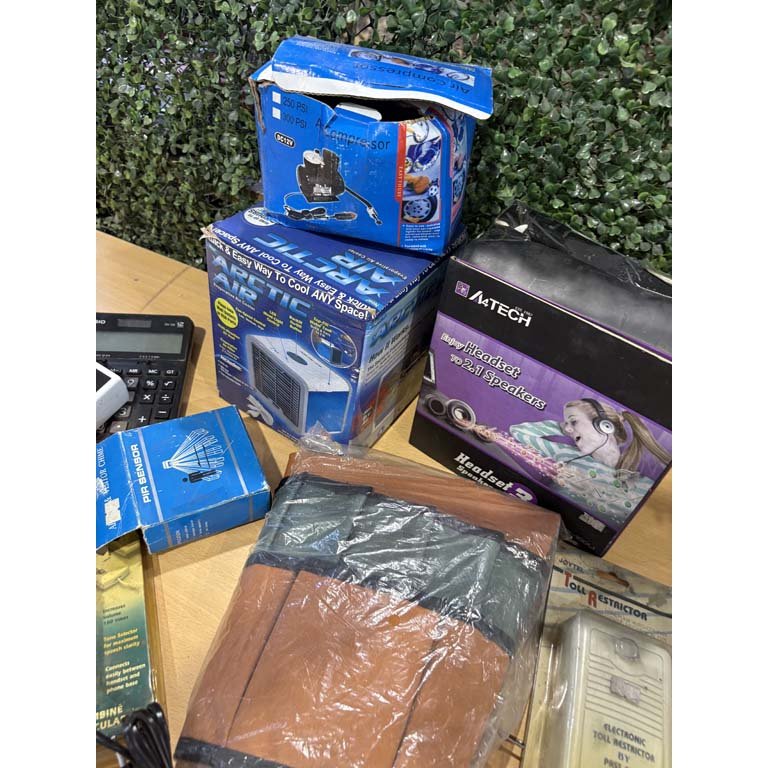 Lote de auriculares, cinto porta herramientas y compresor - imagen 2
