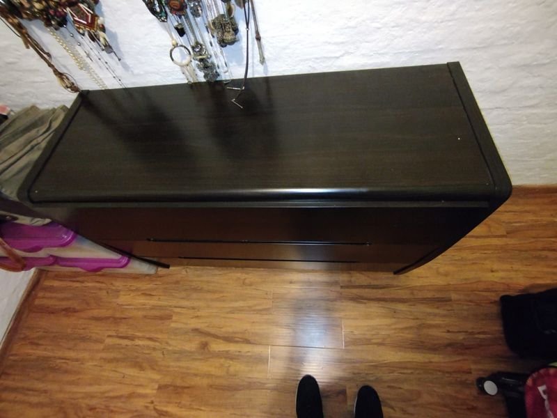 Comoda de madera maciza en buen estado - imagen 4
