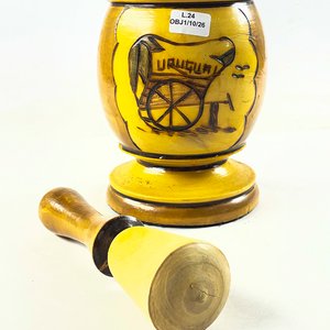 Mortero de Madera con Mazo y Dibujo de Carreta "Uruguay" - imagen 3