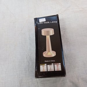 Cuatro piezas: luz de escritorio + reloj + veladora + ventilador pequeño. - imagen 5