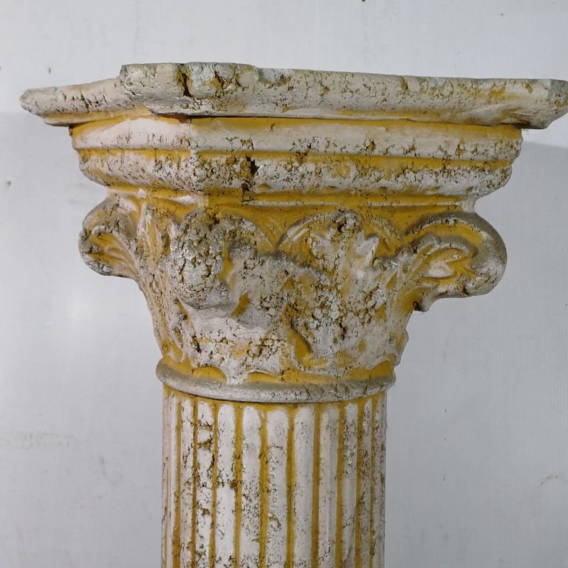 Pedestal griego decorativo en concreto y pintura - imagen 3