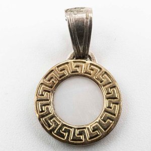 Lote siguiente: Dije Doble de Plata y Oro con Diseño Griego