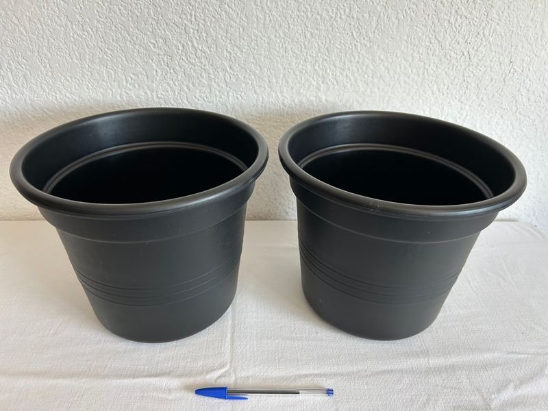 Macetas negras nuevas y útiles - imagen 4