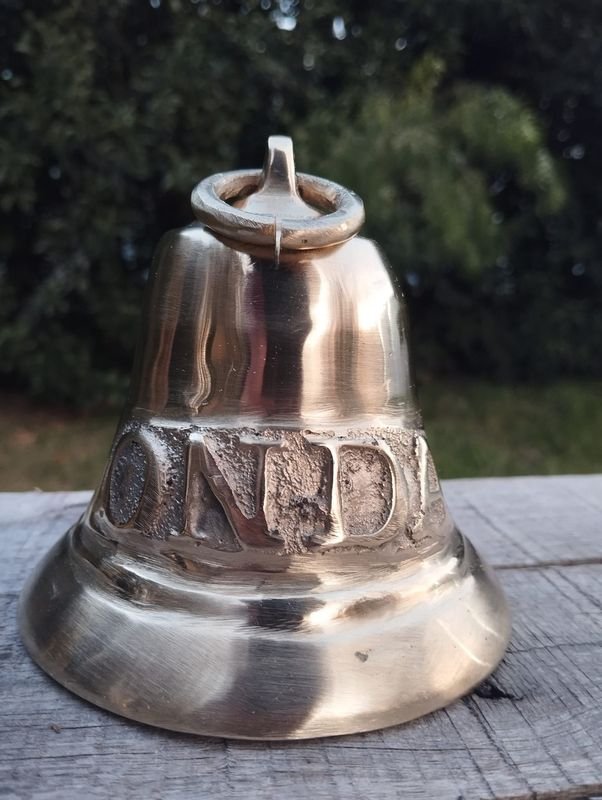 Campana Antigua de Bronce con Inscripción