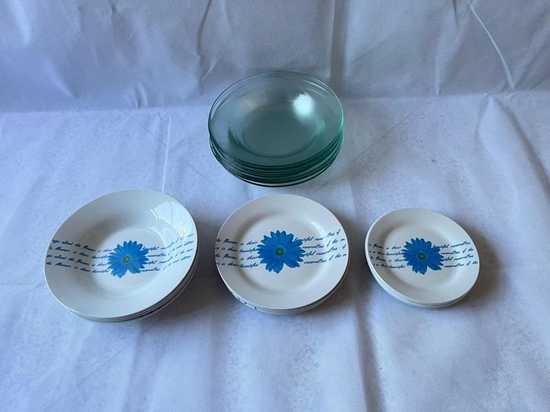 Juego de vajilla floral de porcelana