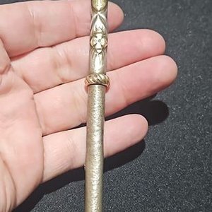 Lote siguiente: Bombilla de Plata y Oro para Mate con Detalles Florales y Reparo