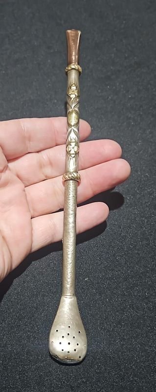 Bombilla de Plata y Oro para Mate con Detalles Florales y Reparo