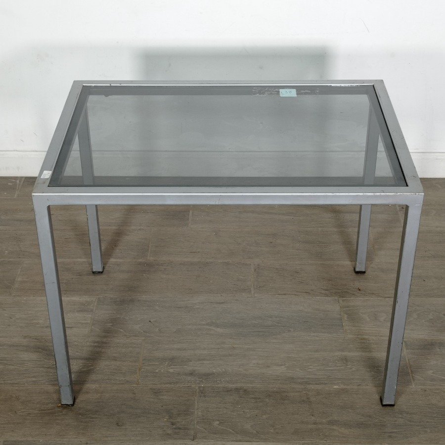 Lote anterior: Mesa ratona en hierro y vidrio en color humo