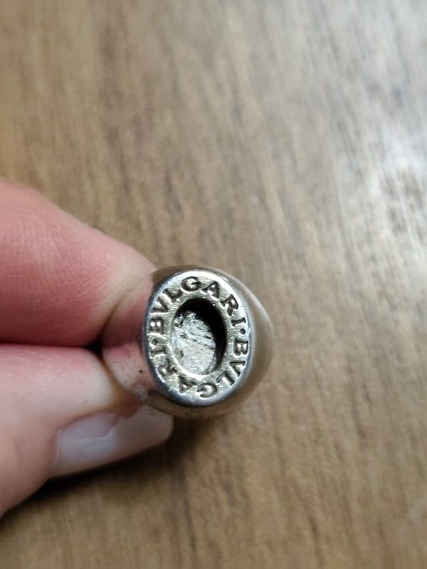 Anillo Bulgari de Plata con Inscripción, Falta Piedra Central