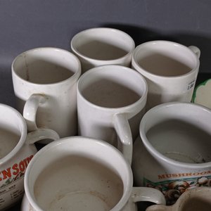 Lote de Vajilla: Tetera, Tazas, Platos y Recipientes Varios - imagen 5