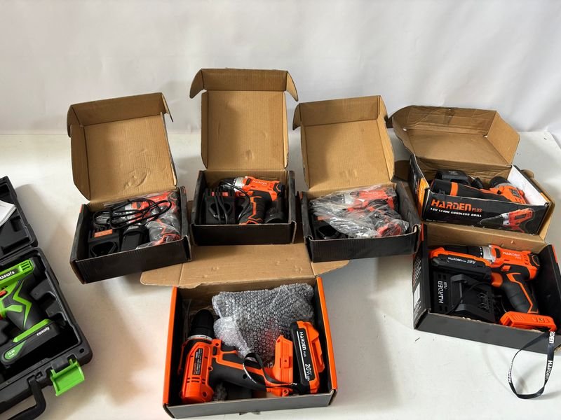 Atornilladoras a batería: una colección de herramientas y accesorios - imagen 3