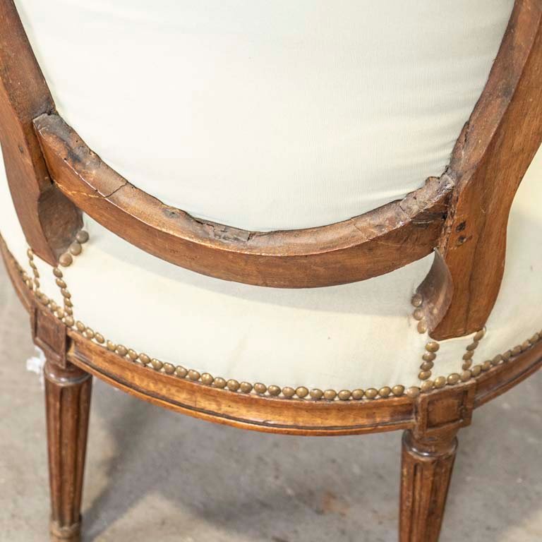 Sillones antiguos tallados estilo Luis XVI para venta - imagen 3