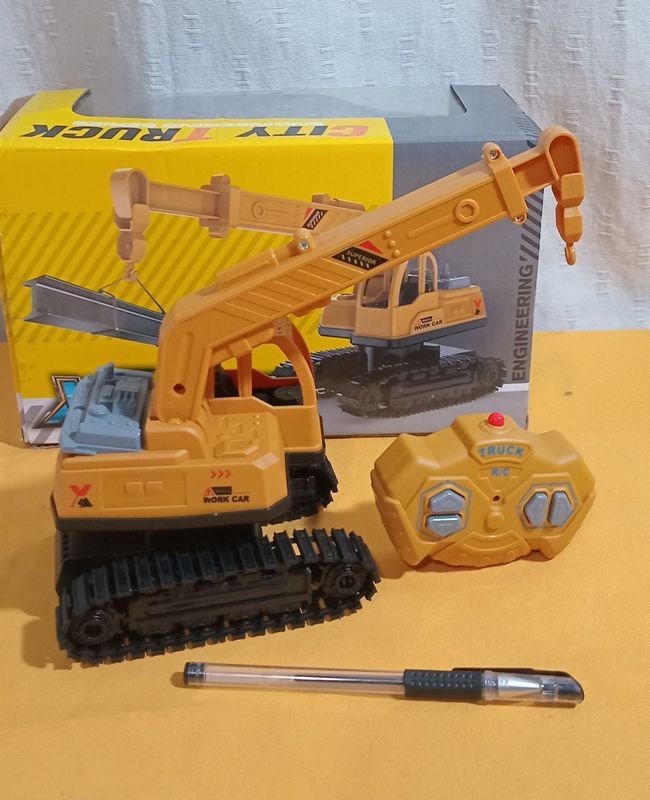 Juguete Maquina a Control Remoto con Brazo Articulado