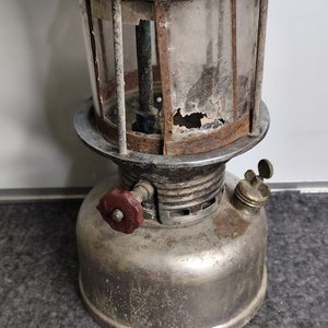 Farol Antiguo Grande de Metal con Detalles a la Vista - imagen 2