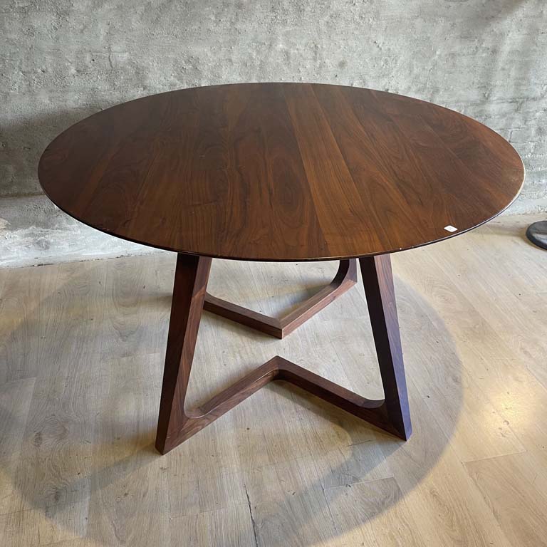 Lote siguiente: Mesa de comedor redonda en excelente condición