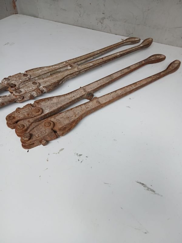 2 Cizallas de Corte, Una de 90cm y Otra Incompleta