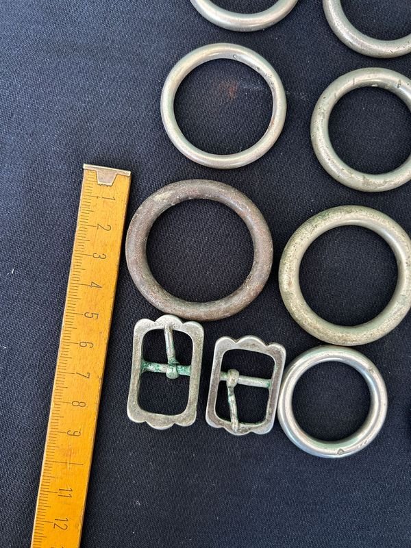 Colección de argollas y hebillas en buen estado - imagen 3