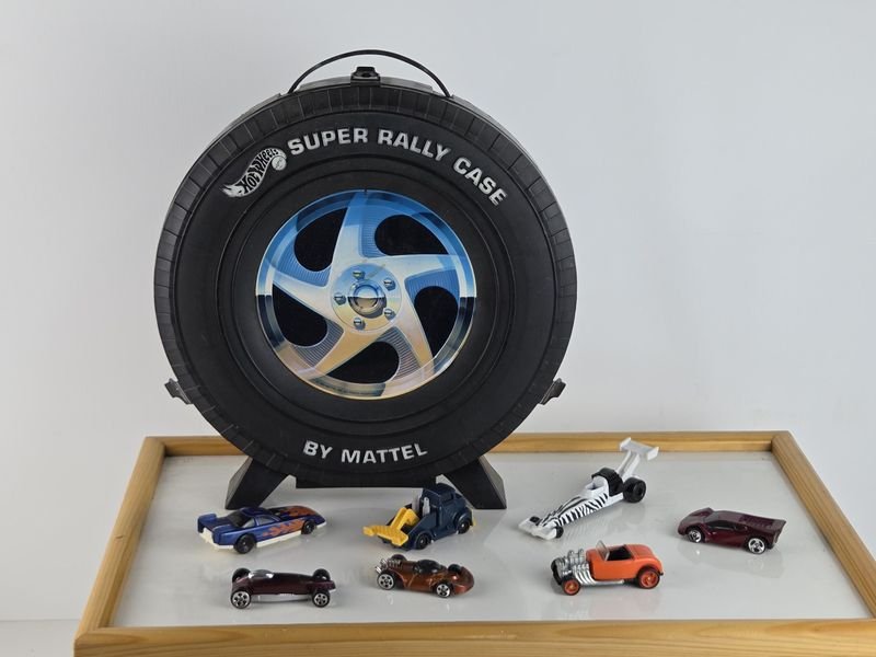 Lote siguiente: Colección de coches Hot Wheels de la década de los 90