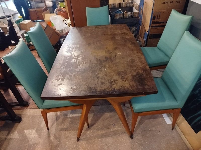 Mesa de comedor con sillas de madera - imagen 4