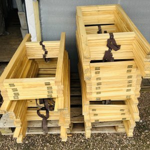 Lote #093 – 36 Caballetes en madera - imagen 3