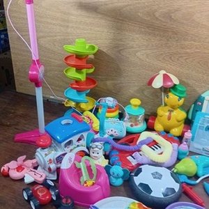 Lote Variado de Juguetes Infantiles: Pelota, Teclado, Figuras y Más - imagen 6