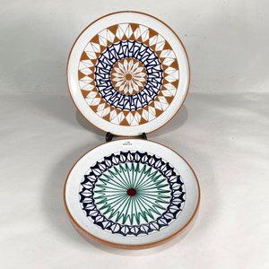 Lote siguiente: Dos Platos Decorativos Firmados en Cerámica
