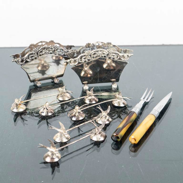 Lote anterior: Servilletas y accesorios de metal con diseño ornamental