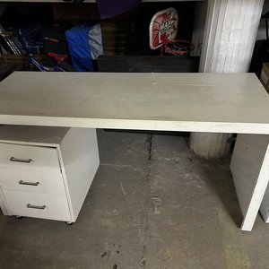 Lote anterior: Escritorio Blanco con Cajonera de 3 Niveles