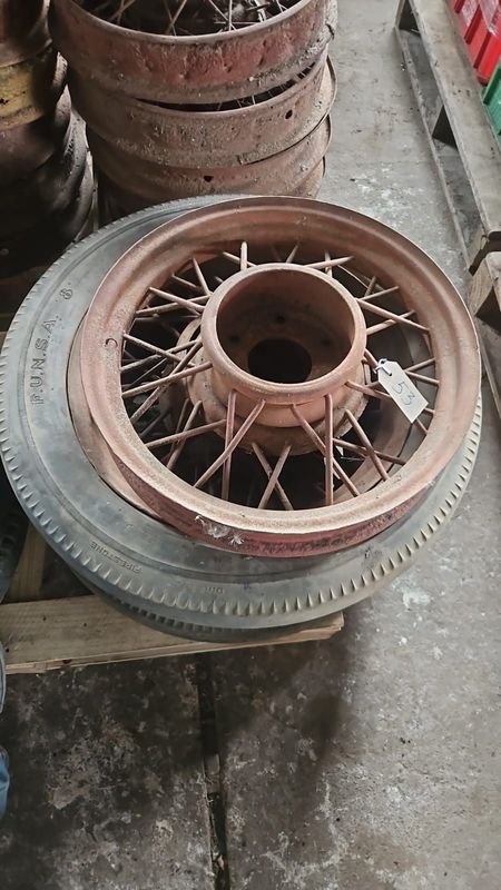 4 Llantas Tipo Dodge con 3 Cubiertas