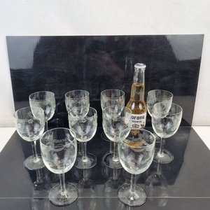 Lote siguiente: Set de 10 Copas de Vidrio Tallado con Motivos Florales