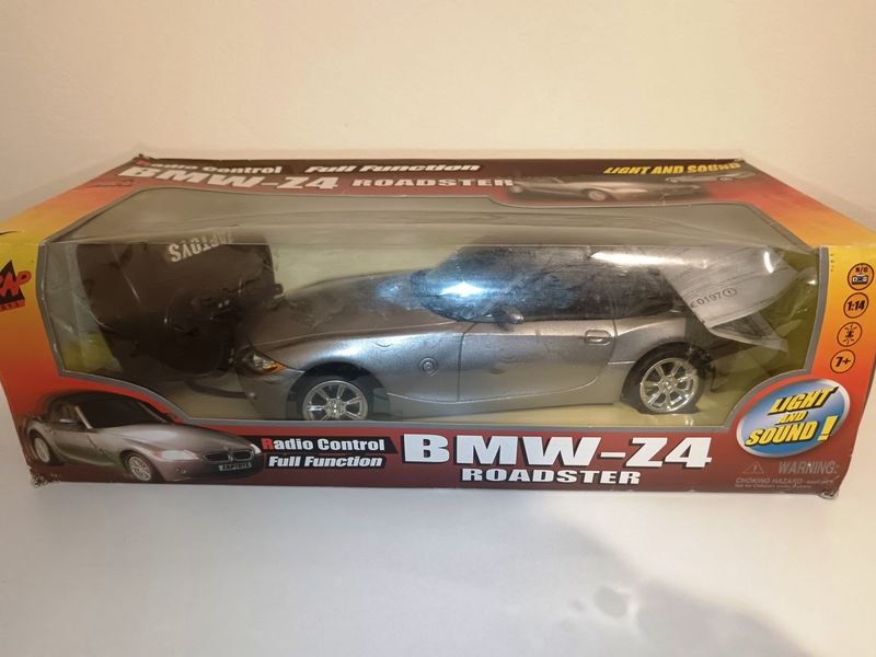 BMW Z4 Roadster con control remoto y luces en su caja original - imagen 2