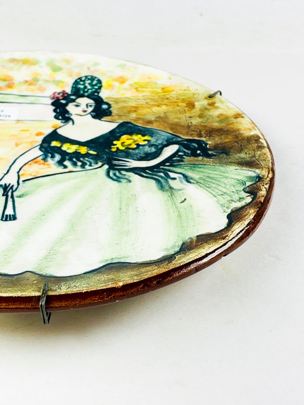 Plato en cerámica con motivo dama y torero - imagen 3