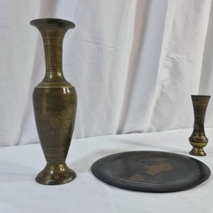 Par de Ánforas de Bronce y Plato con Imagen de Nefertiti en Cobre - imagen 2