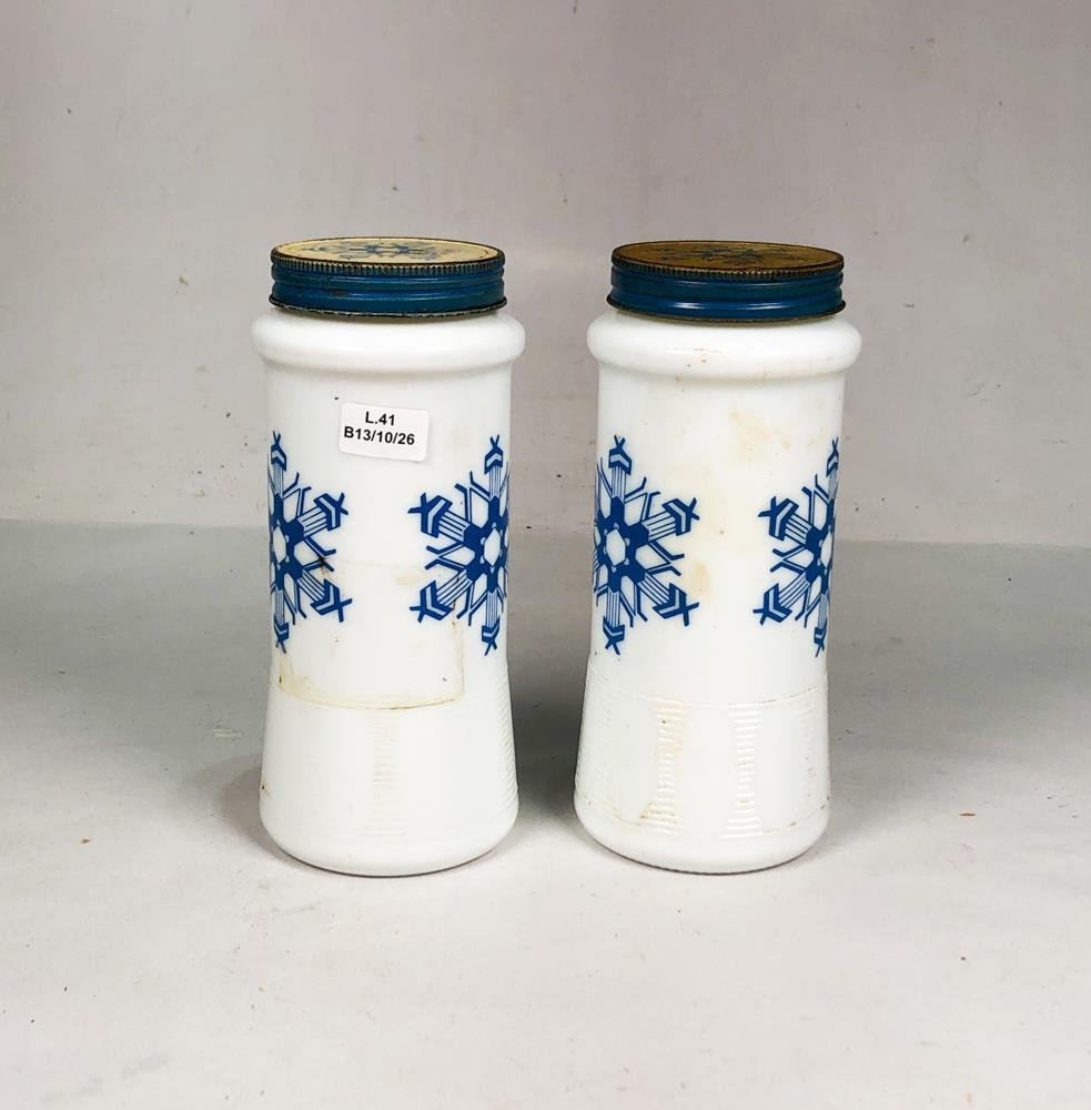 Dos Frascos Vintage Vidrio Blanco con Tapa Metálica y Diseño de Copos de Nieve