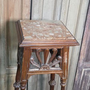Pedestal de Caoba Tallado con Mesa de Mármol y Patas Torneadas - imagen 4