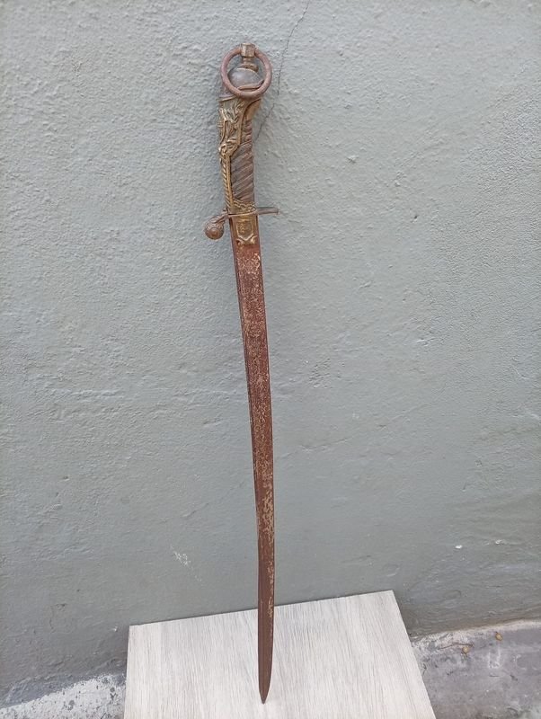 Antiguo Sable de Caballería del Ejército Uruguayo con Escudo Nacional