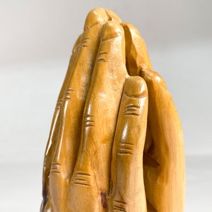 Talla en Madera "Manos Orantes" Zacharia Bros - Altura 18 cm - imagen 2