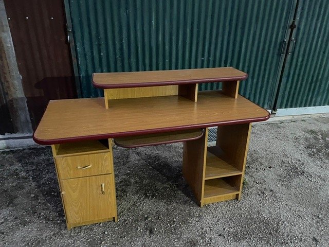 Lote siguiente: Mueble de escritorio en madera