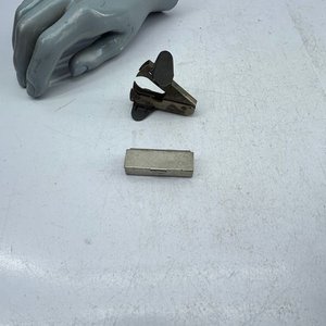 Lote anterior: Sacagrapas Metálico y Caja de Sellos Antigua
