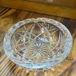 Par de Ceniceros de Cristal Tallado con Diseños Geométricos - imagen 7