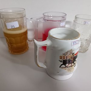 Lote de 4 jarras cerveceras: vidrio, loza y plástico - imagen 6
