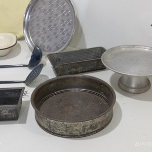 Lote de 13 Piezas de Bazar: Fuente Enlozada, Bandejas, Utensilios y Más - imagen 5