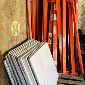 Lote #040 – Cincuenta parantes mas quince estantes - imagen 2