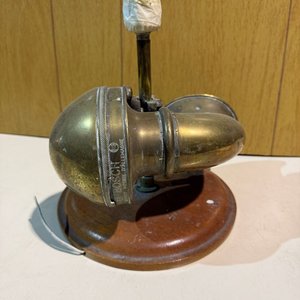 Lámpara Portátil Antigua con Bocina Bosch de Madera y Bronce - imagen 7