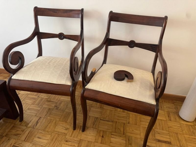 Lote anterior: Pare de sillas de madera modernas en buen estado