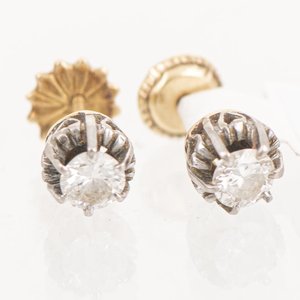 Lote siguiente: Par de Tornillos de Oro 18k con Brillantes