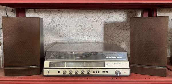 Equipo sharp pasa disco (a la vista) no prende, parlantes funcionan